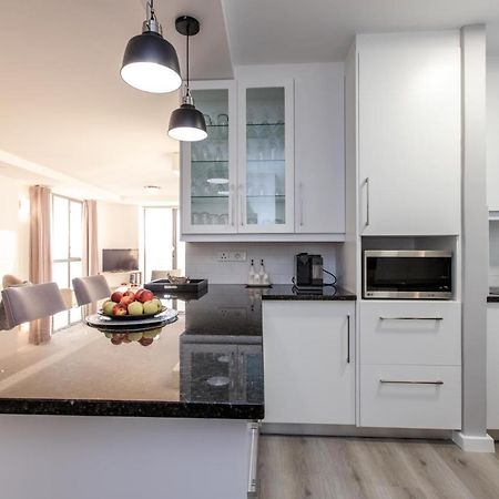 Hibernian Towers 807, Beach Road, Strand Exteriör bild